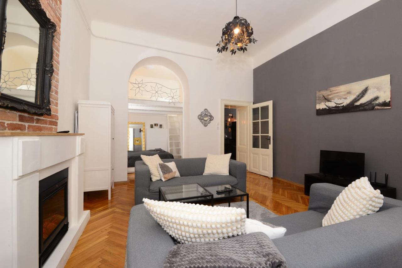 Your Place Apartman Budapest Esterno foto
