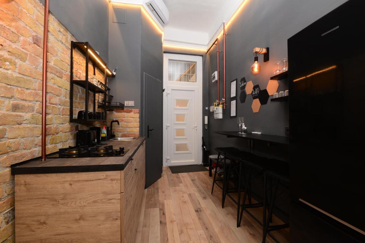Your Place Apartman Budapest Esterno foto