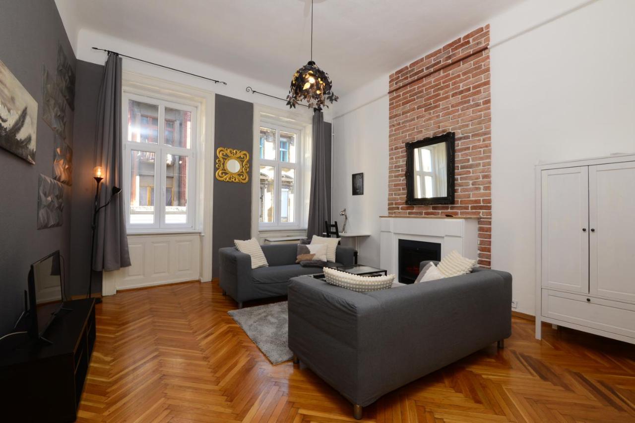 Your Place Apartman Budapest Esterno foto