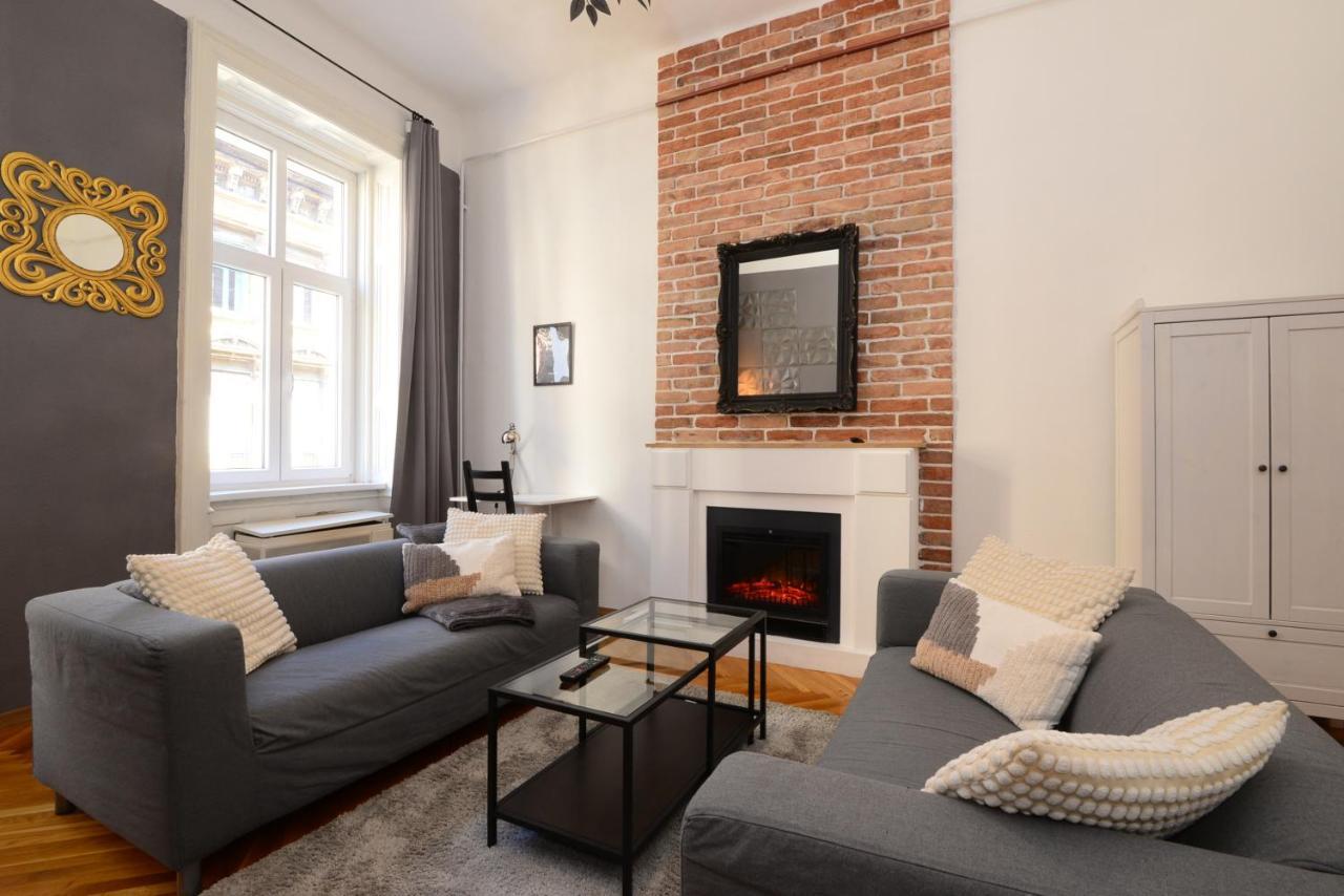 Your Place Apartman Budapest Esterno foto