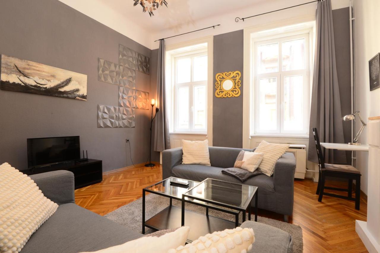 Your Place Apartman Budapest Esterno foto