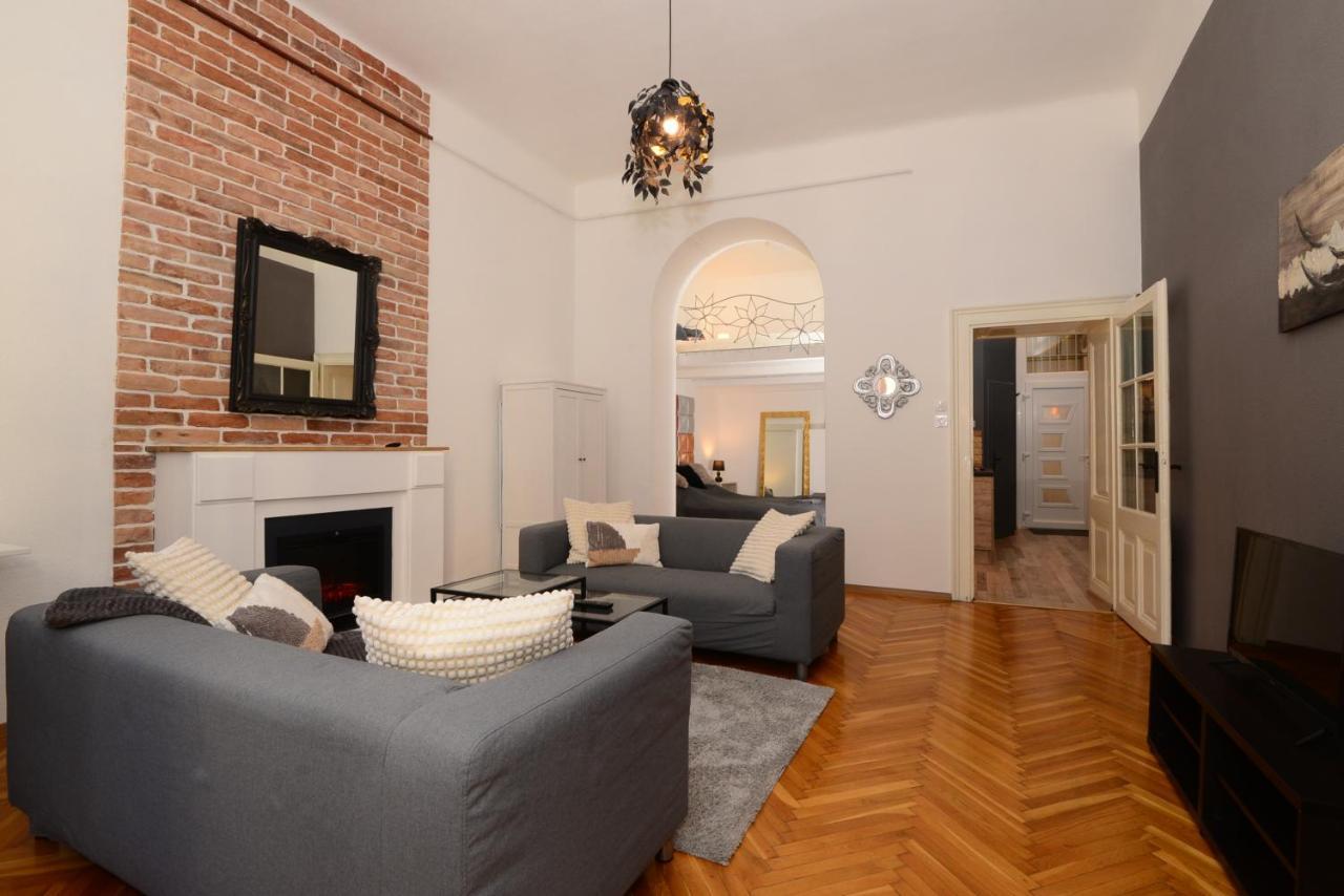 Your Place Apartman Budapest Esterno foto
