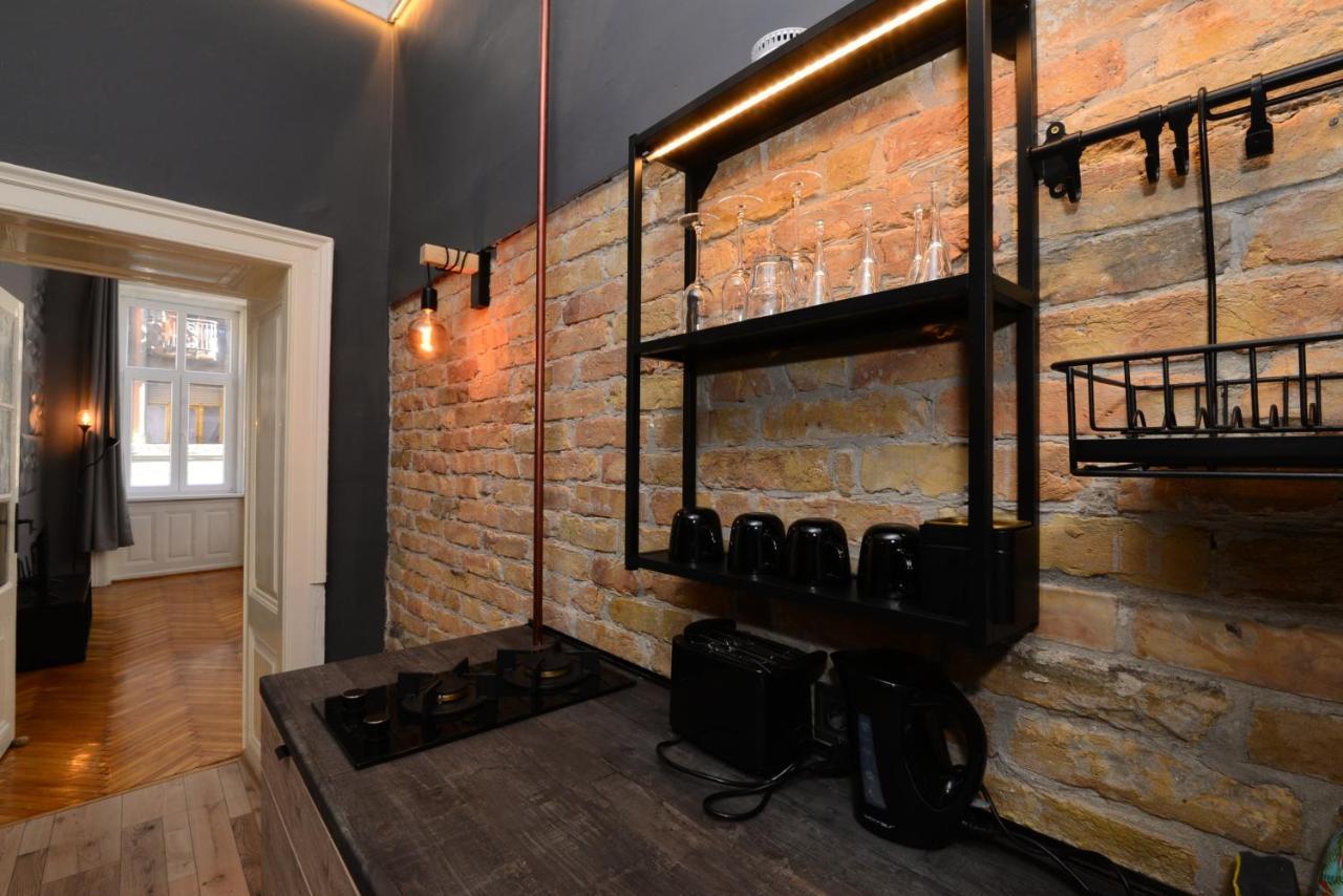 Your Place Apartman Budapest Esterno foto